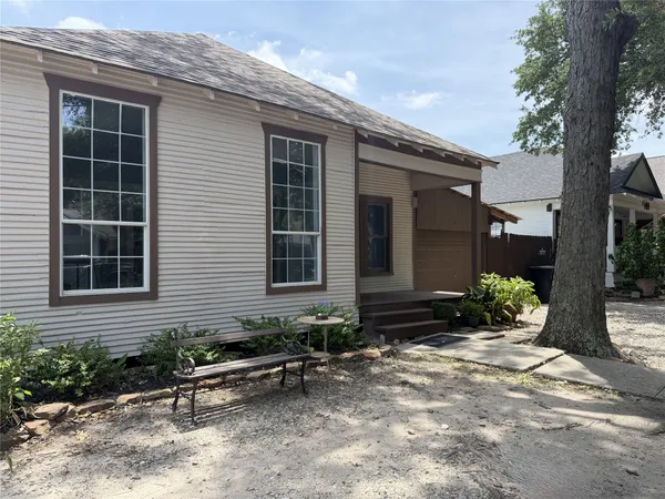 $1,850 | 1418 Yale Street, Houston, TX 77008