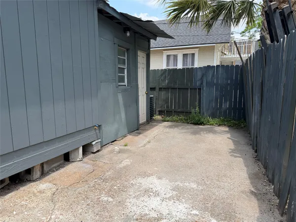 $1,850 | 1418 Yale Street, Houston, TX 77008