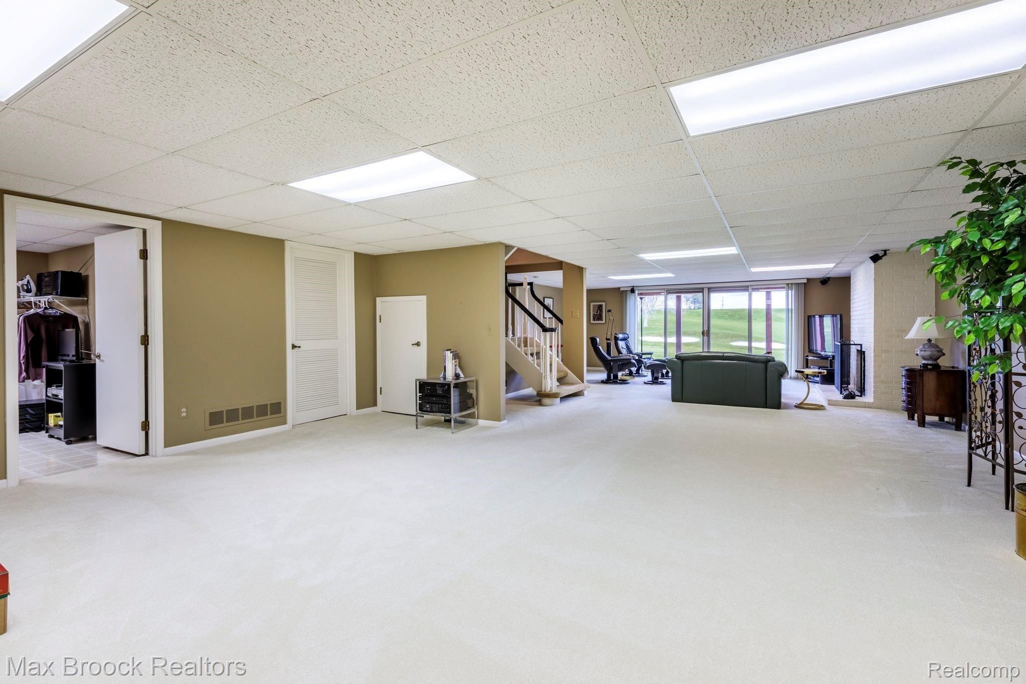 944 GreenView Court Rochester, MI 48307 - Photo 26 of 36 944 Green View Ct-26.jpg