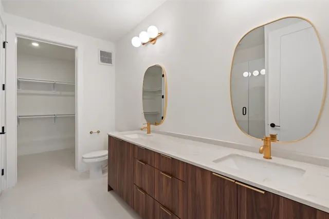 a view of an empty walk in closet