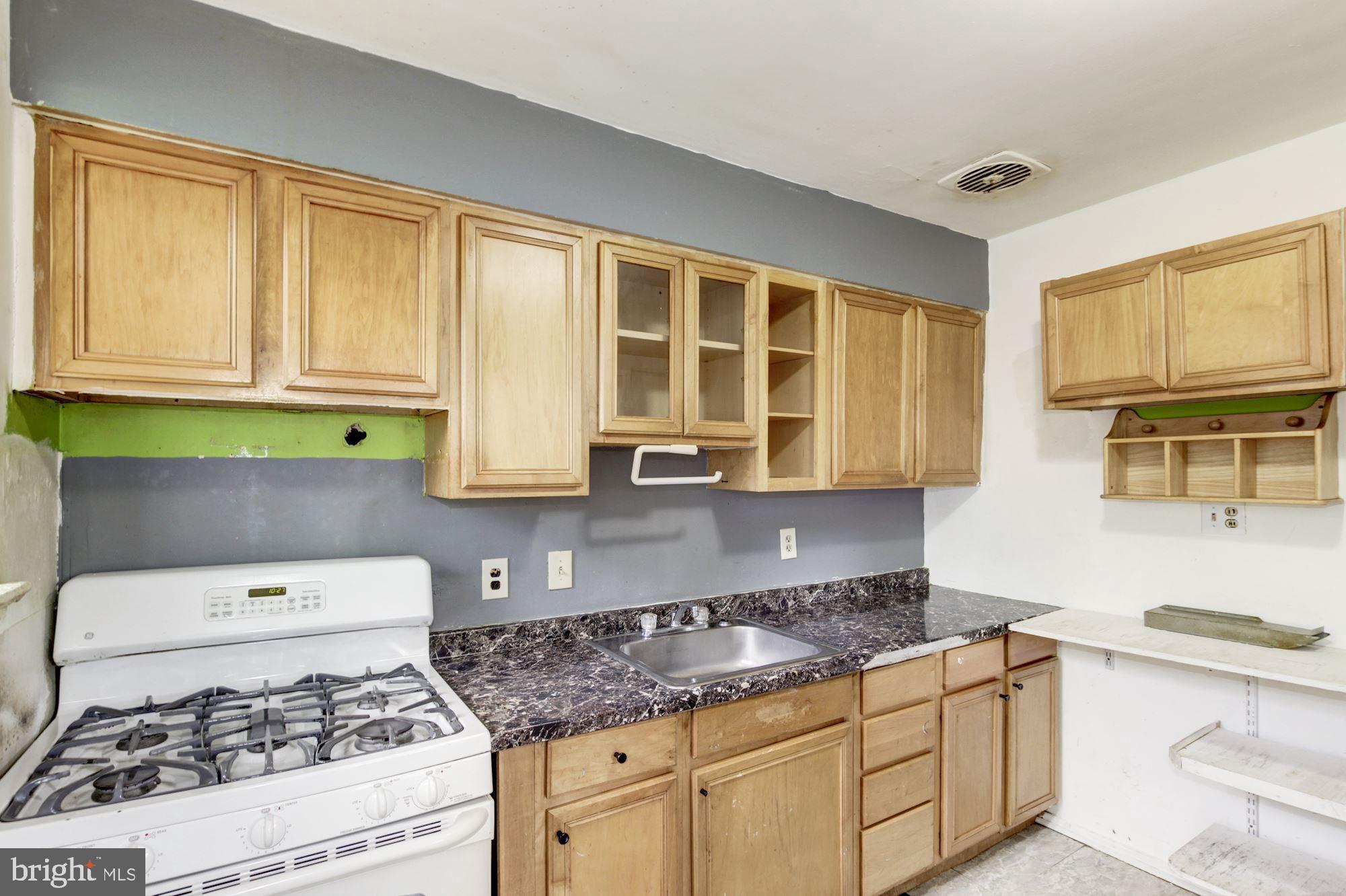 8537 Riggs Road Hyattsville, MD 20783 - Photo 16 of 31 Kitchen