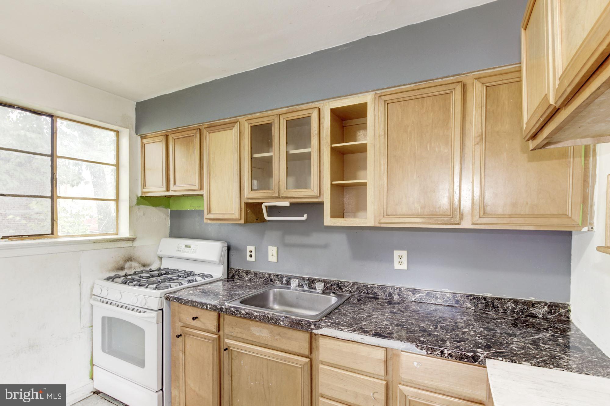 8537 Riggs Road Hyattsville, MD 20783 - Photo 17 of 31 Kitchen