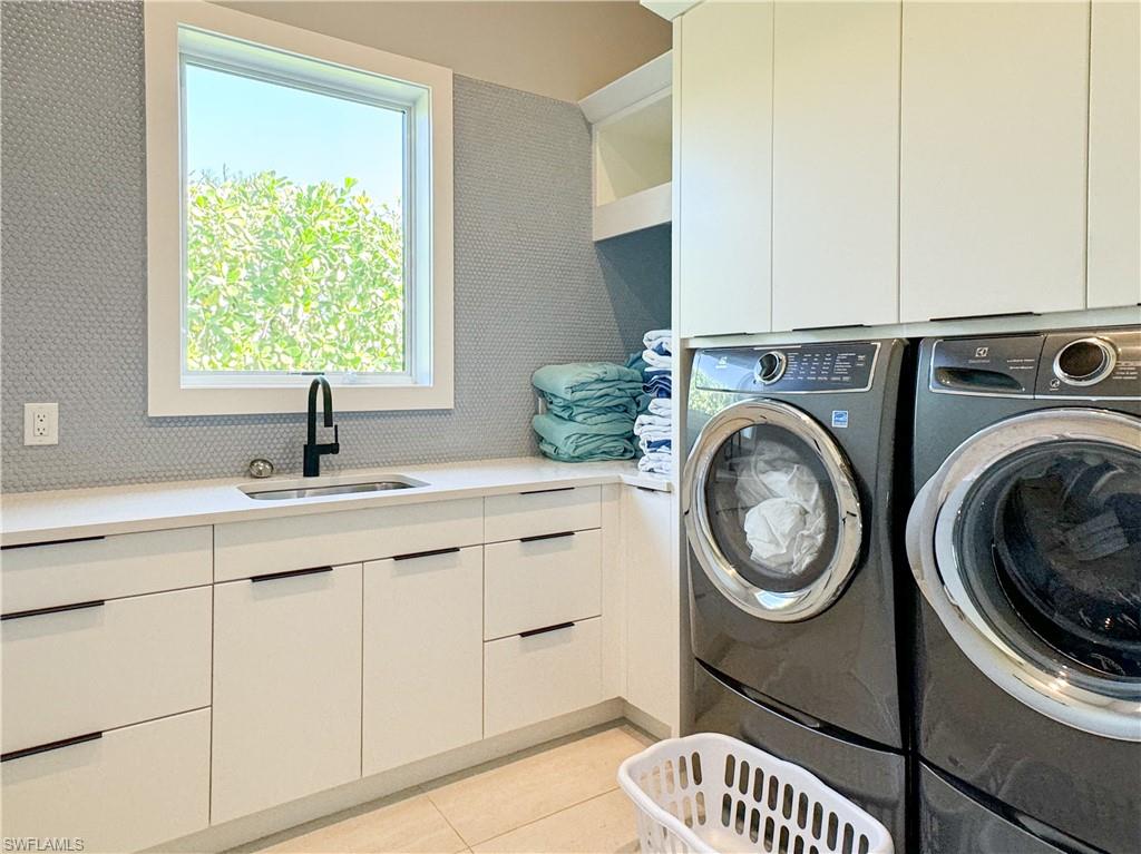 3123 Crayton Road Naples, FL 34103 - Photo 40 of 50 a utility room with sink dryer and washer