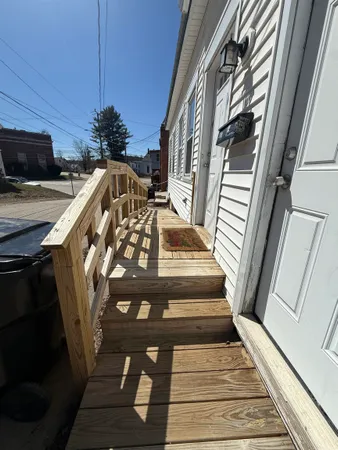 $1,400 | 42 Franklin Street, Unit F, Franklin, NH 03235