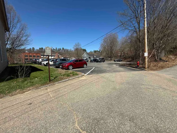 $1,400 | 42 Franklin Street, Unit F, Franklin, NH 03235