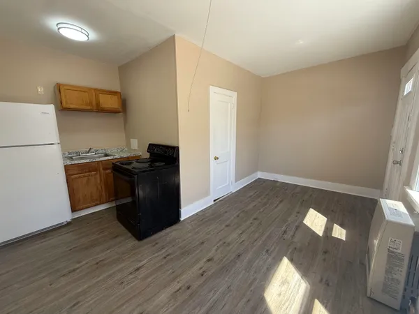 $1,400 | 42 Franklin Street, Unit F, Franklin, NH 03235