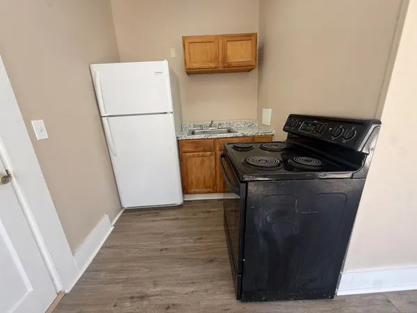 $1,400 | 42 Franklin Street, Unit F, Franklin, NH 03235