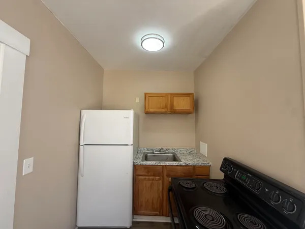 $1,400 | 42 Franklin Street, Unit F, Franklin, NH 03235