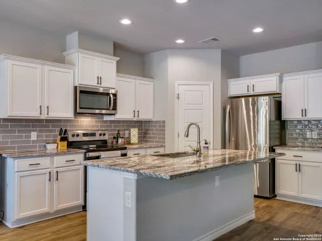 $434,000 | 128 Frank Jones, Blanco, TX 78606