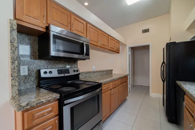 $3,200 | 14 Misty Meadow Drive, Boynton Beach, FL 33436