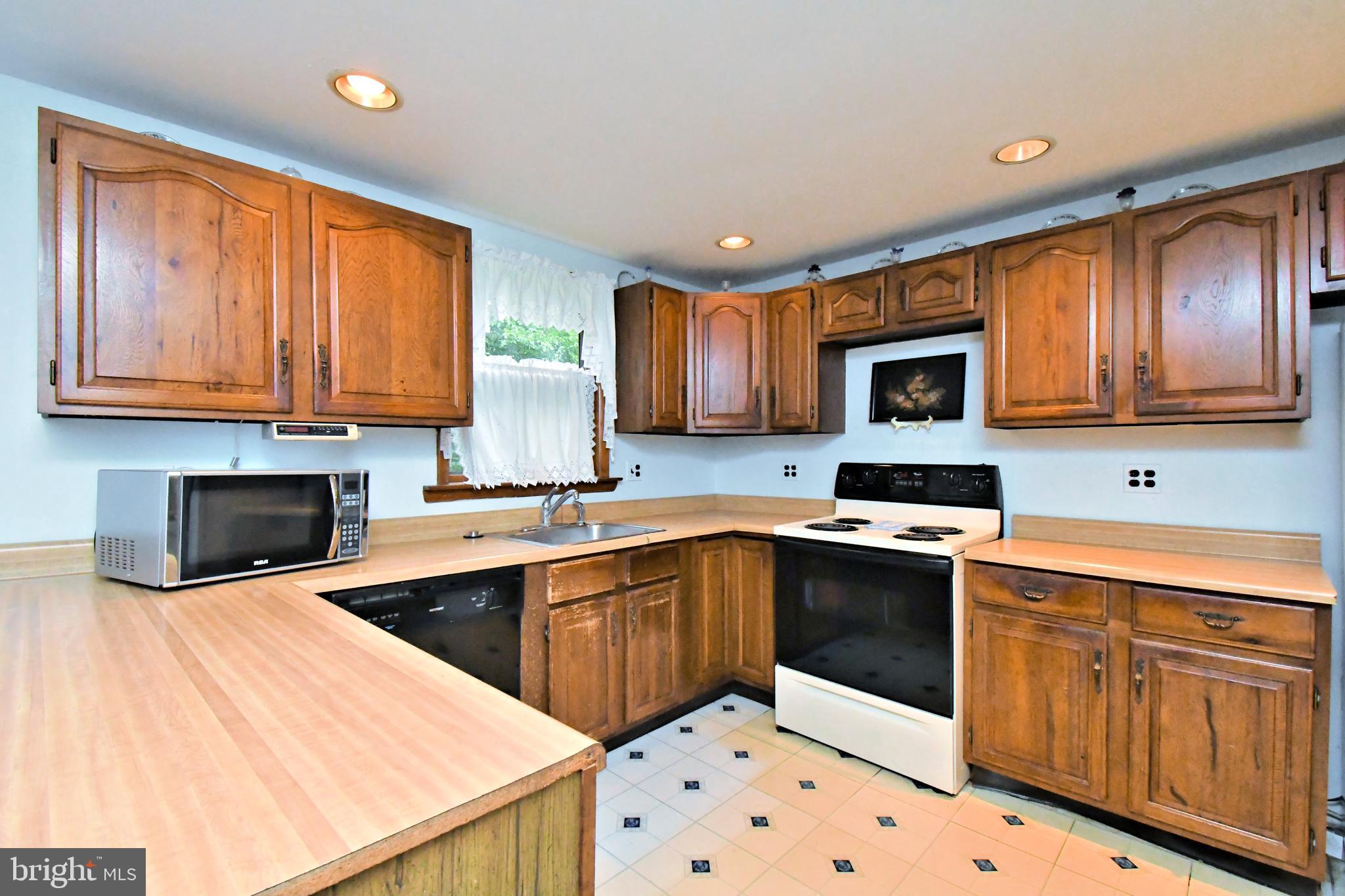 500 Burton Road Oreland, PA 19075 - Photo 18 of 54 Kitchen