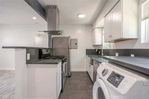 $2,300 | 3106 West Victory Boulevard, Unit C, Burbank, CA 91505