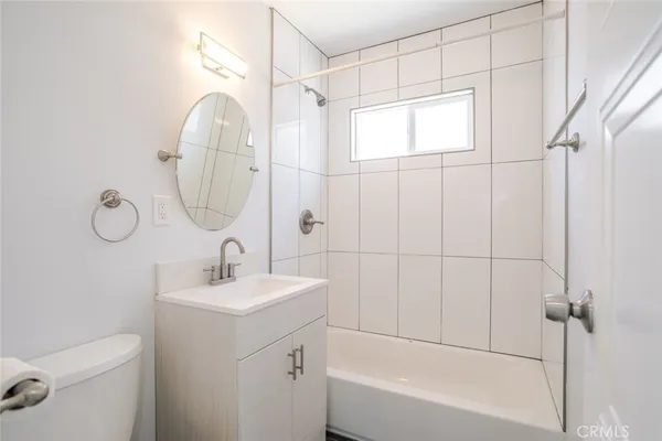 $2,300 | 3106 West Victory Boulevard, Unit C, Burbank, CA 91505