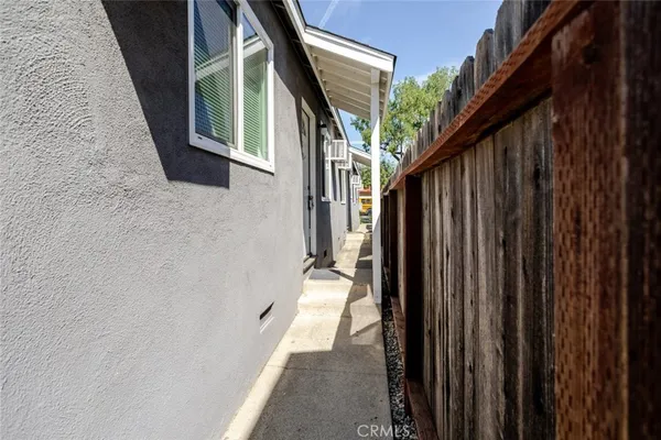 $2,300 | 3106 West Victory Boulevard, Unit C, Burbank, CA 91505
