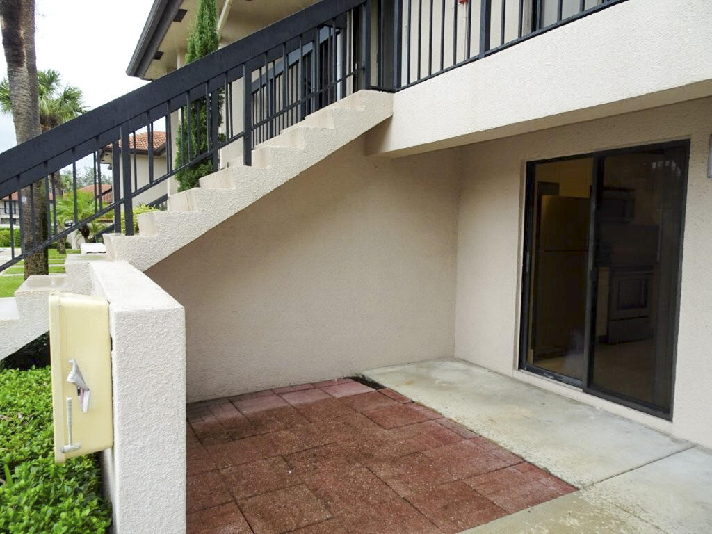 350 Club Circle, Unit 105 Boca Raton, FL 33487 - Photo 2 of 19 DSC04883