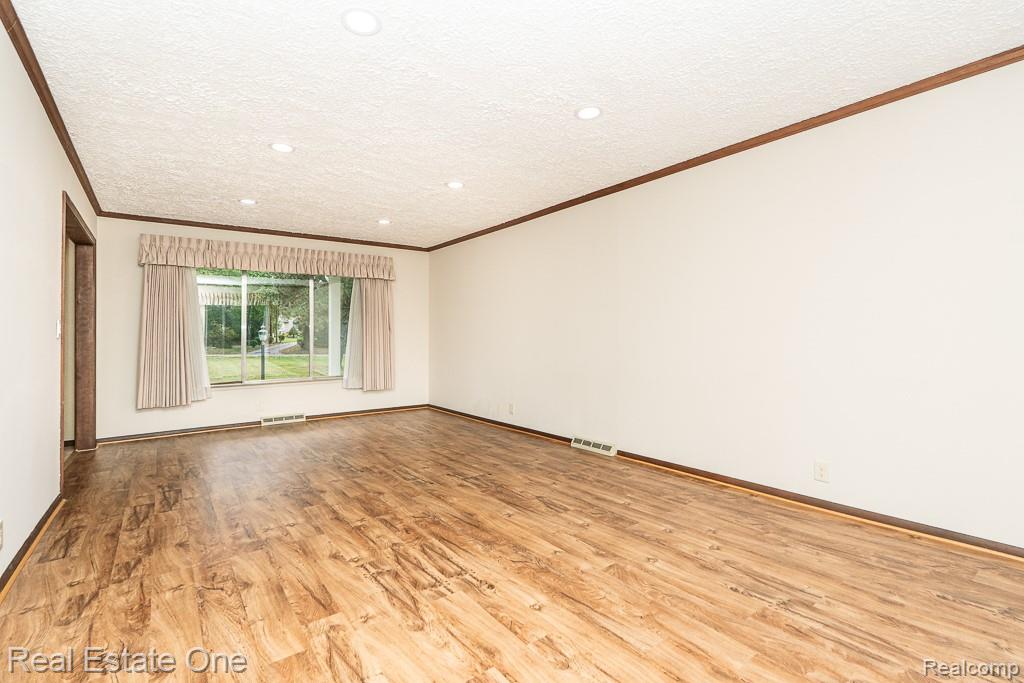 2995 Hadden Road Rochester, MI 48306 - Photo 8 of 68