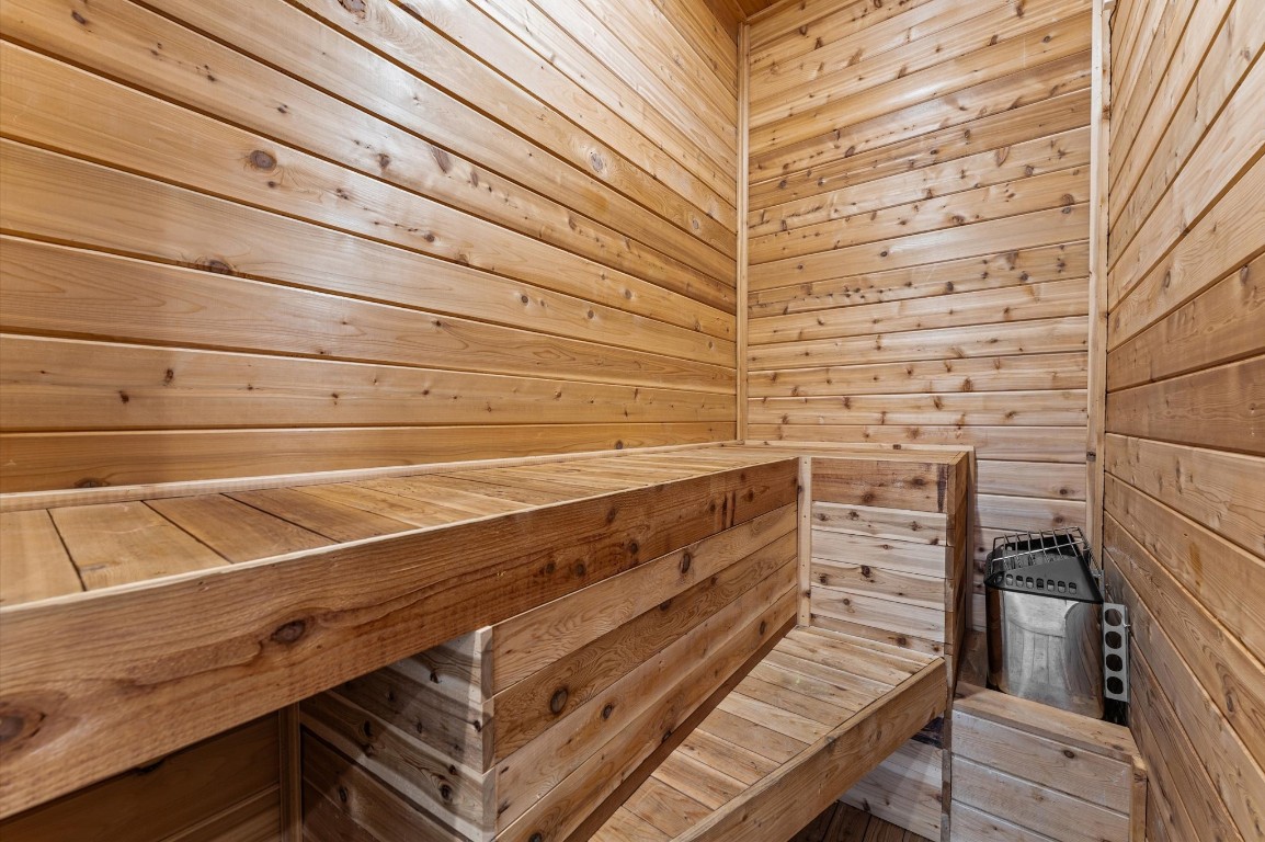 5215 Kelso Street Houston, TX 77021 - Photo 17 of 47 a close view of stove