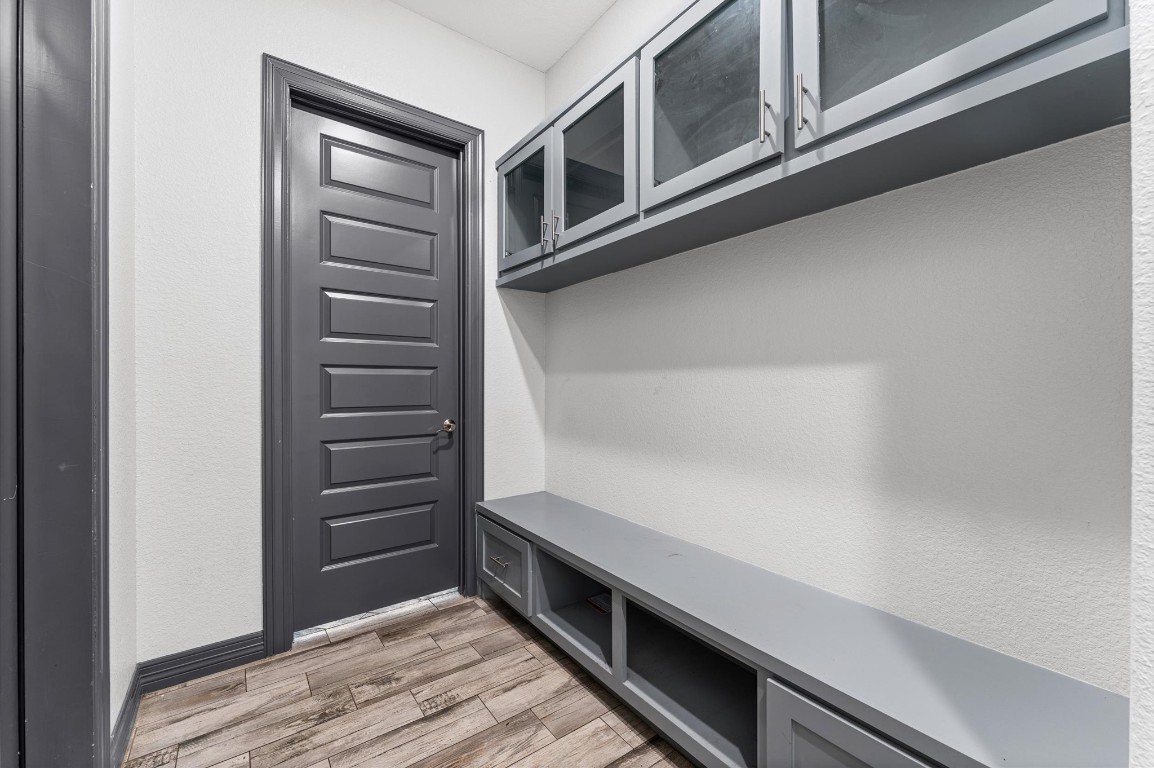 5215 Kelso Street Houston, TX 77021 - Photo 18 of 47 a view of walk in closet