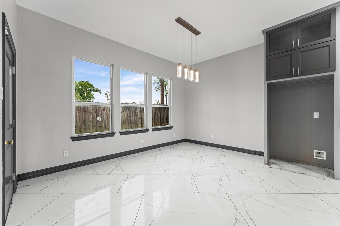 5215 Kelso Street Houston, TX 77021 - Photo 8 of 47 a view of an empty room with a window