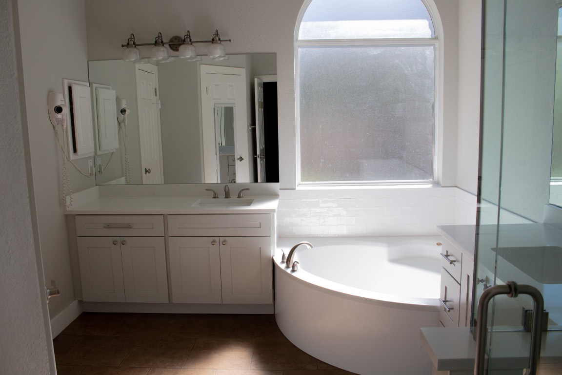 12721 Oxen Way Austin, TX 78732 - Photo 16 of 37 a bathroom with a bathtub and a sink