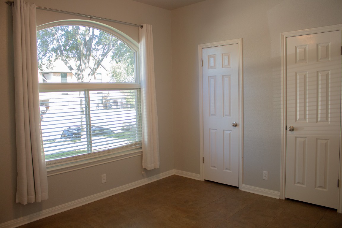 12721 Oxen Way Austin, TX 78732 - Photo 19 of 37 an empty room with a window