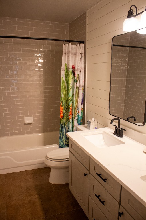 12721 Oxen Way Austin, TX 78732 - Photo 20 of 37 a bathroom with a sink a toilet and shower