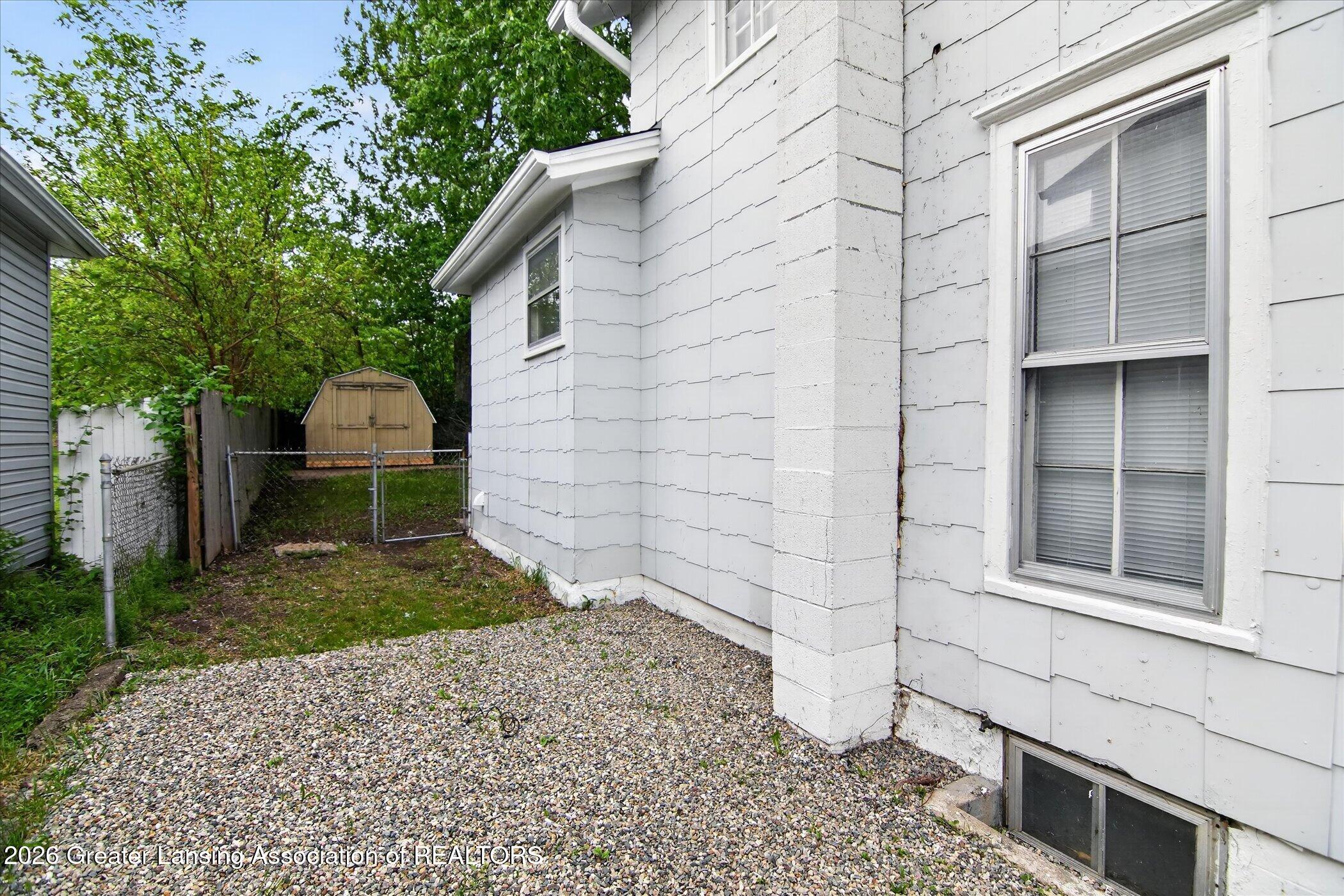 513 North Waterloo Avenue Jackson, MI 49201 - Photo 33 of 40 34-513-N-Waterloo-Ave-WindowStill