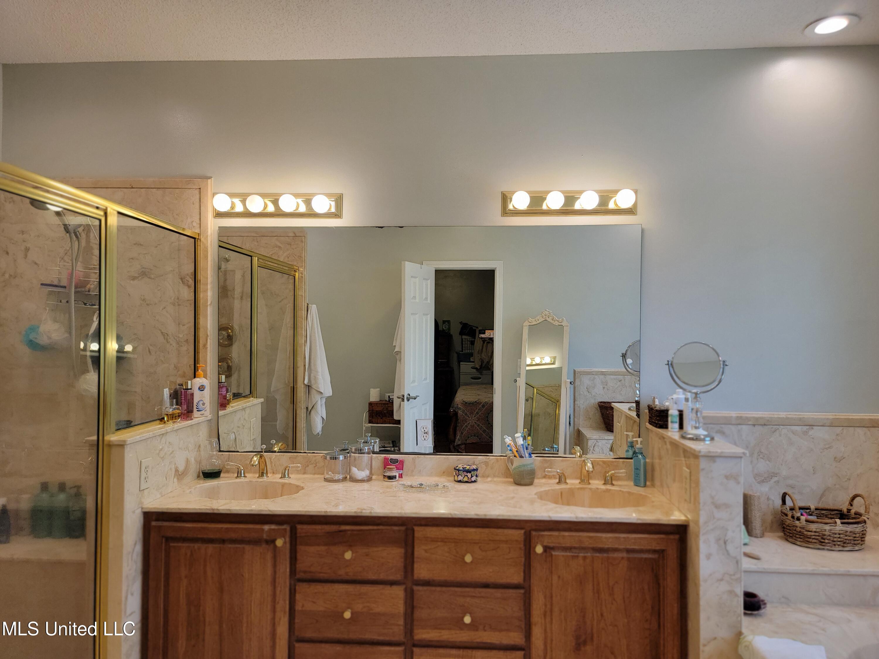 5540 Roxane Street Gautier, MS 39553 - Photo 18 of 35 Primary Double Vanity