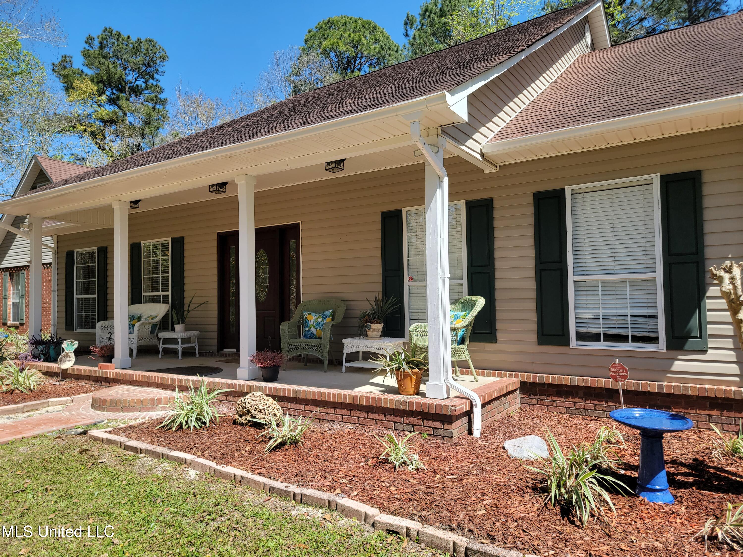 5540 Roxane Street Gautier, MS 39553 - Photo 2 of 35 Front porch