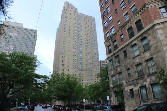 $329,900 | 5000 South East End Avenue, Unit 24A, Chicago, IL 60615