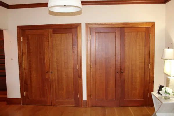 a en suite bathroom with a toilet and a shower curtain