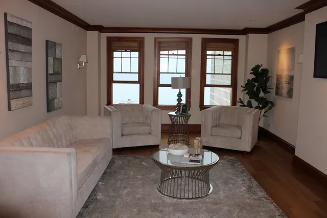 $329,900 | 5000 South East End Avenue, Unit 24A, Chicago, IL 60615