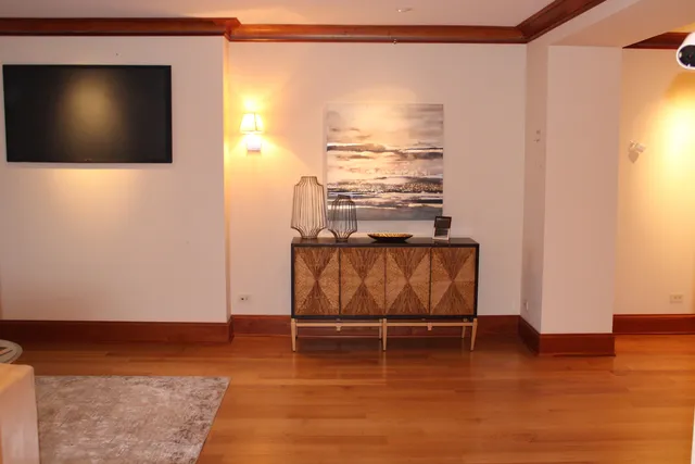 $329,900 | 5000 South East End Avenue, Unit 24A, Chicago, IL 60615