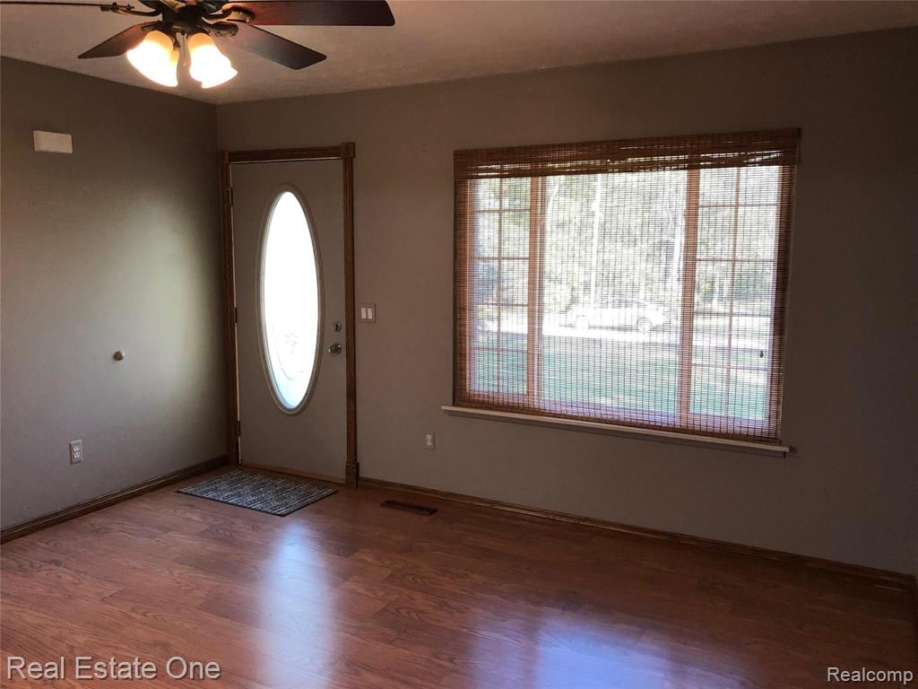 10023 Nimphie Road Fenton, MI 48430 - Photo 11 of 35