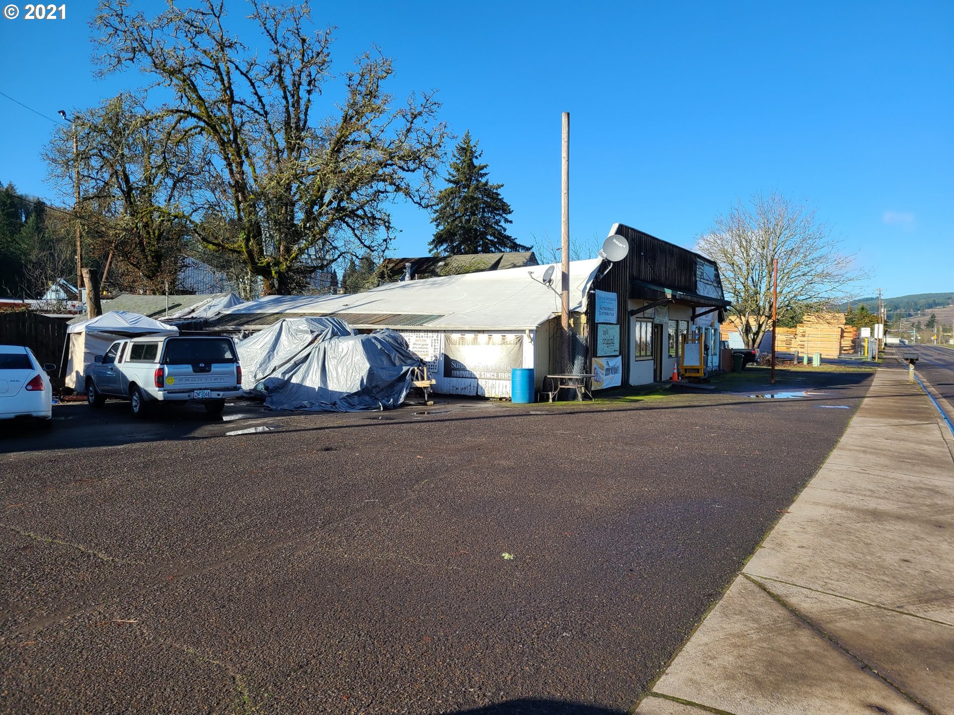 2875 Mosby Creek Road Cottage Grove, OR 97424 - Photo 2 of 14 a view of street with cars