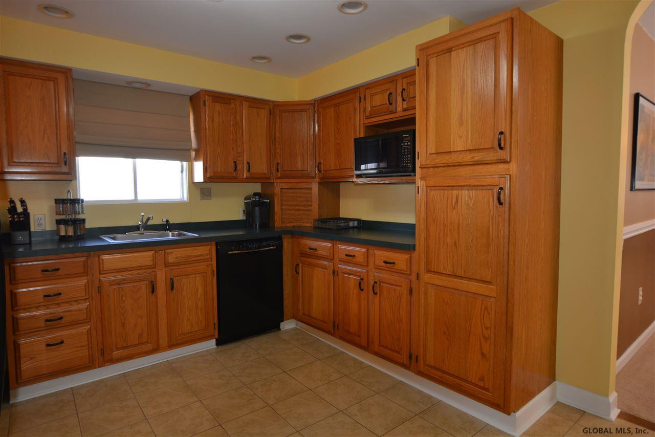 181 Caldicott Road Rotterdam, NY 12303 - Photo 4 of 18 Photo 4