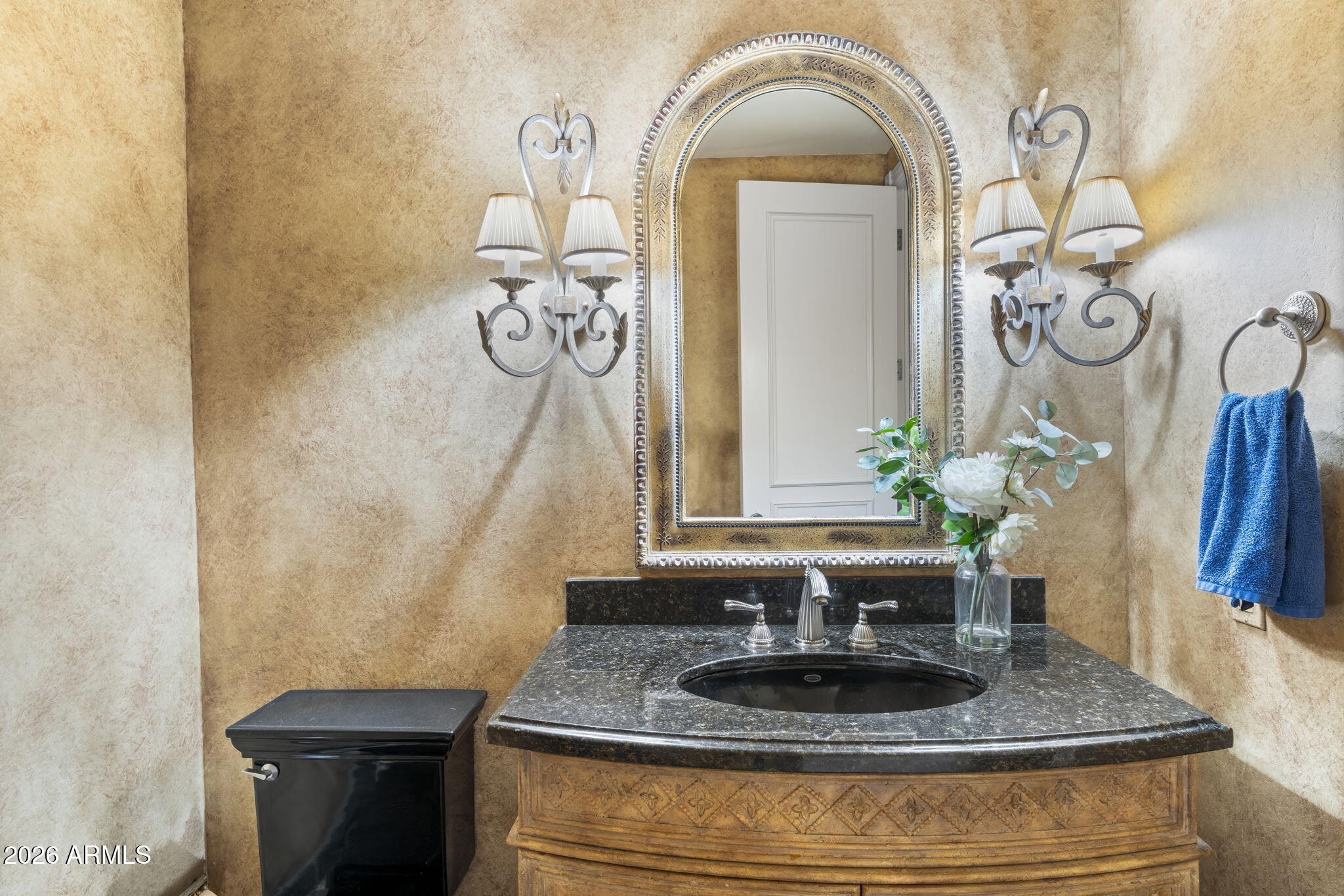 6427 East Horseshoe Road Paradise Valley, AZ 85253 - Photo 50 of 93 Half Hallway Bath
