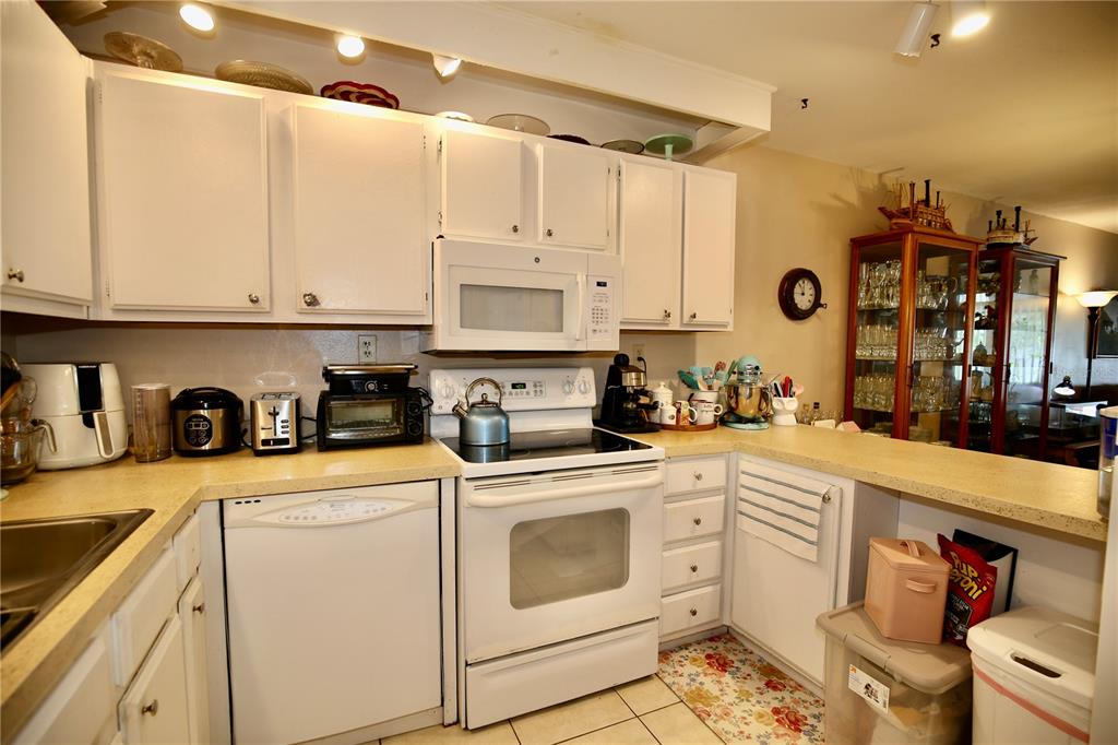 679 Melanie Lane Altamonte Springs, FL 32701 - Photo 4 of 23 a kitchen with stainless steel appliances granite countertop a sink a stove and white cabinets