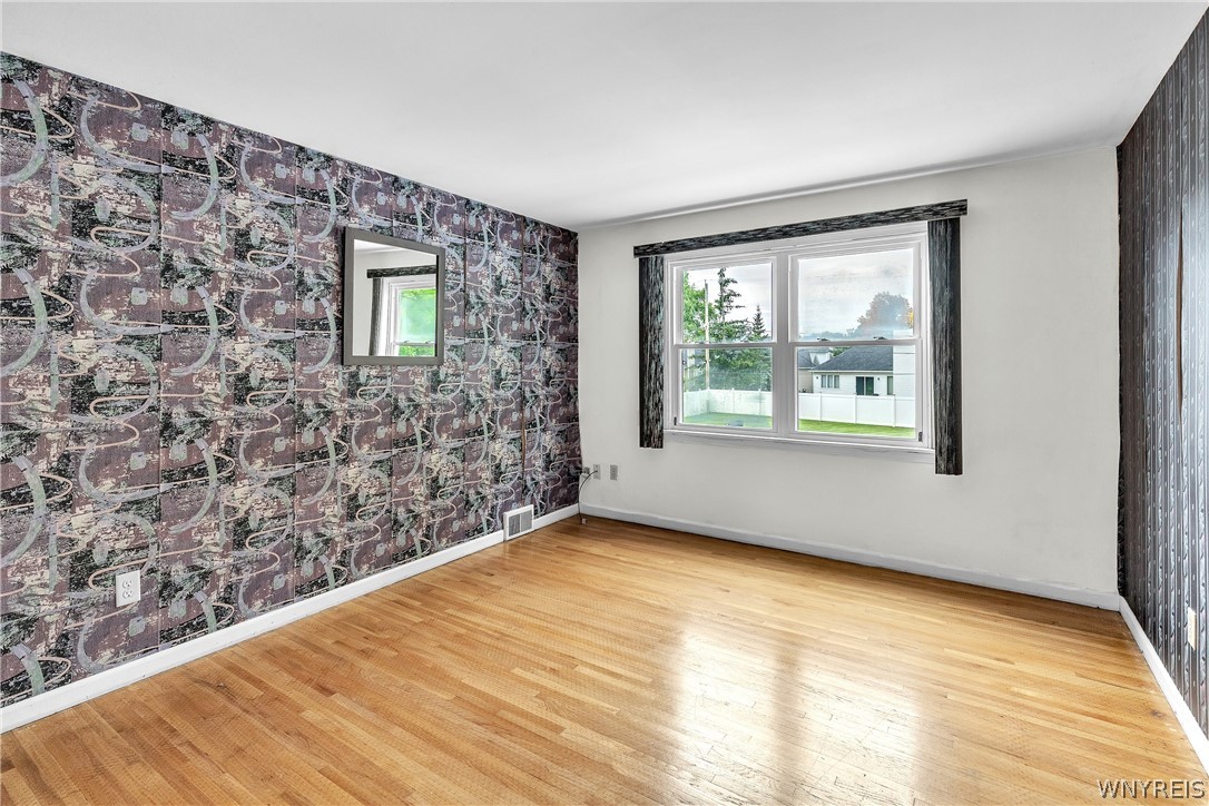 194 Exeter Road Amherst, NY 14221 - Photo 25 of 37 Bedroom