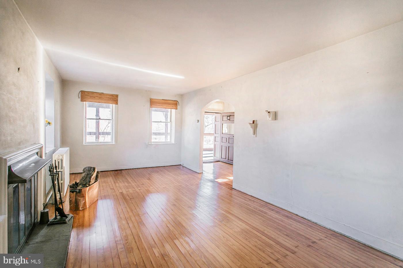 271 Landis Road Harleysville, PA 19438 - Photo 9 of 25 Family Room - Unfurnished