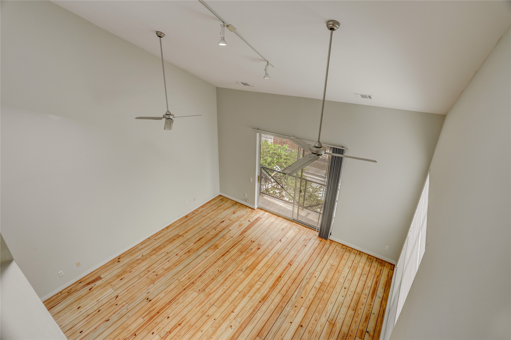 910 Ruthven Street Houston, TX 77019 - Photo 23 of 35 View from above of the second floor.