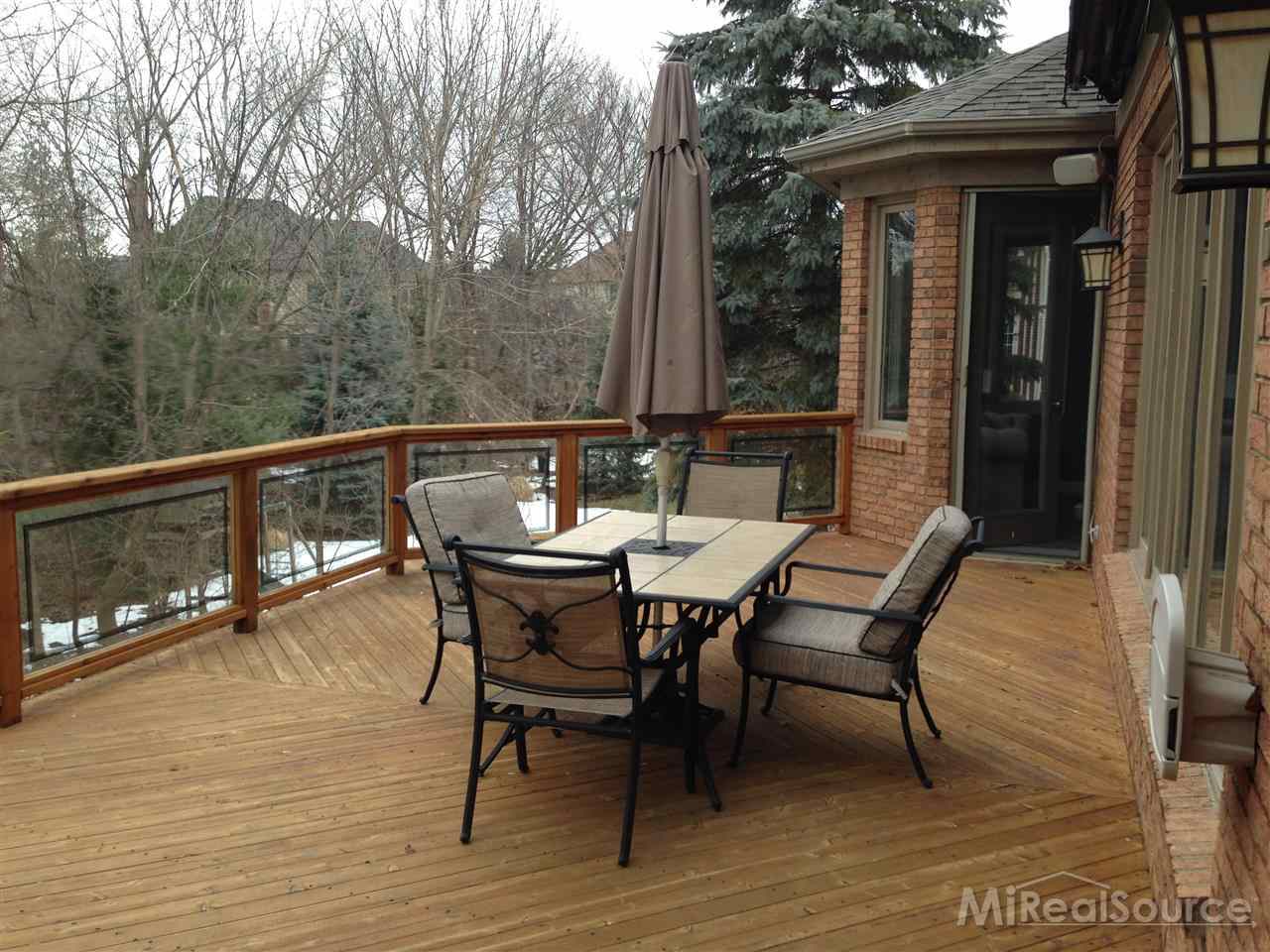1739 Spring Creek Drive Rochester, MI 48306 - Photo 30 of 61 31233395-29.JPG