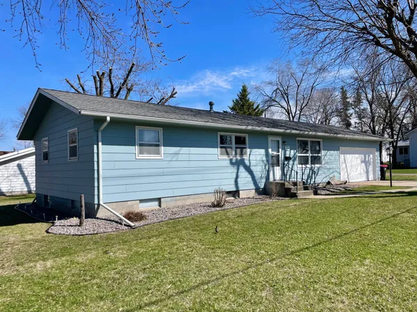 $164,500 | 215 North Swain Street, Redwood Falls, MN 56283