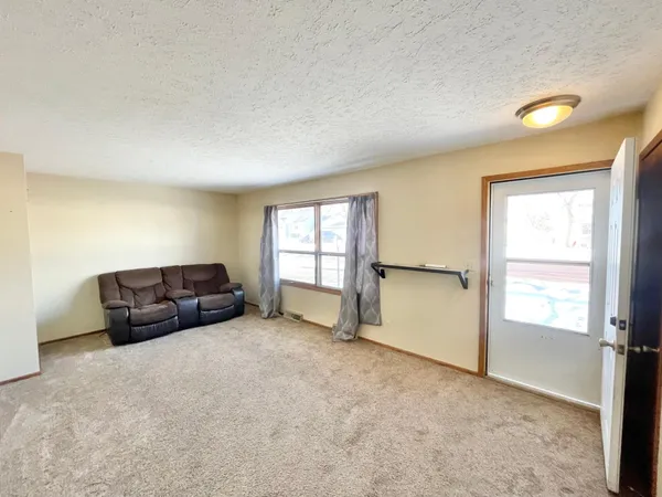 $164,500 | 215 North Swain Street, Redwood Falls, MN 56283
