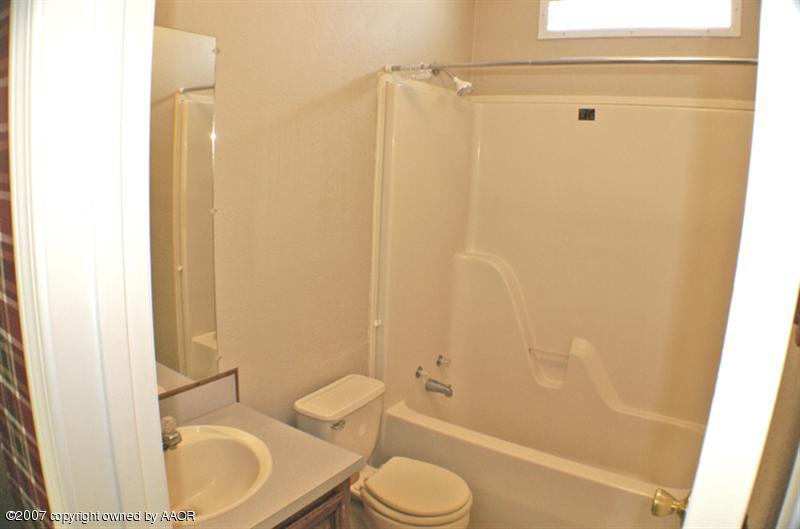 14704 Jonathan Road Amarillo, TX 79118 - Photo 12 of 15 Bath room