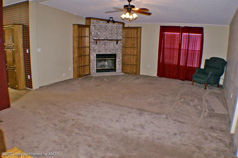 14704 Jonathan Road Amarillo, TX 79118 - Photo 2 of 15 Living Room