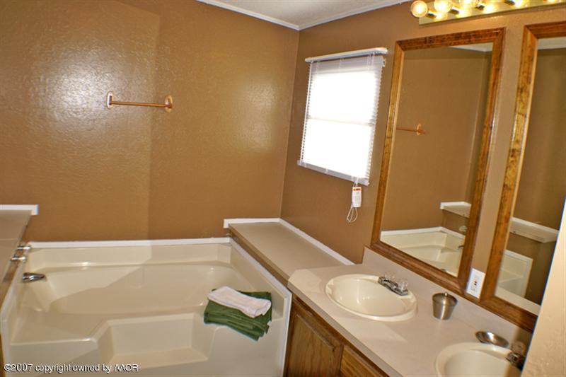 14704 Jonathan Road Amarillo, TX 79118 - Photo 9 of 15 Master bath 2