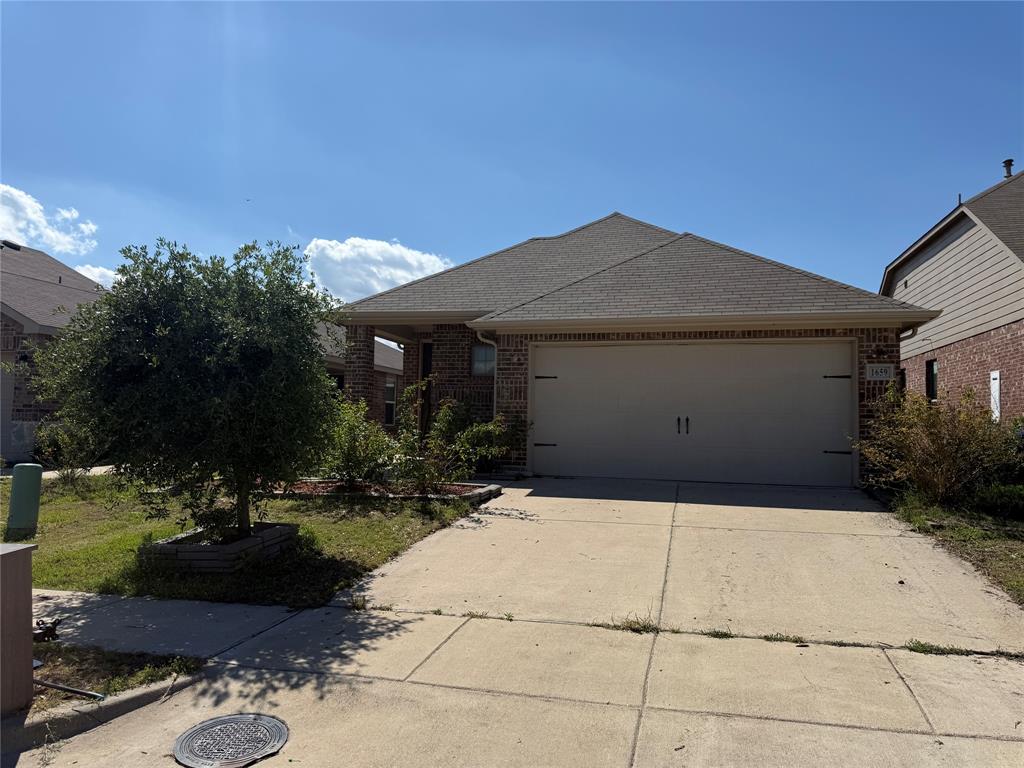 a front view of house with yard