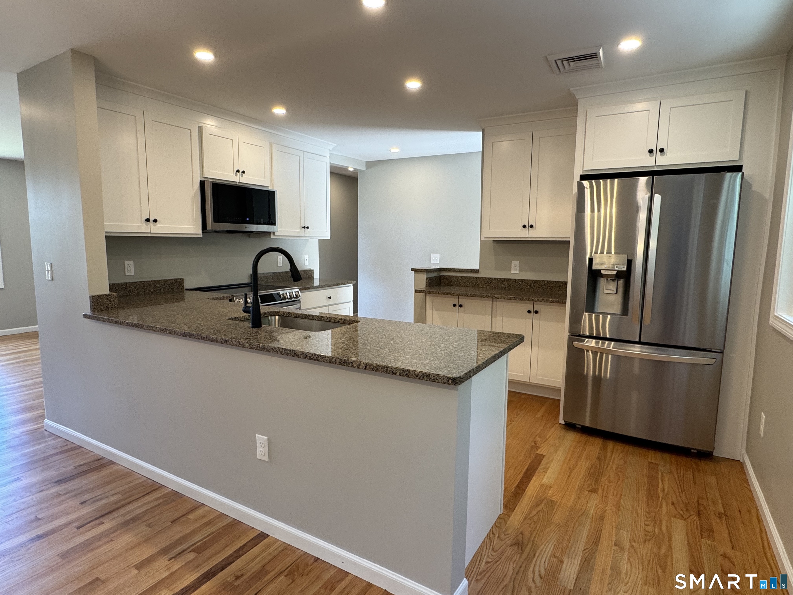 210 Cloudland Road North Haven, CT 06473 - Photo 20 of 40