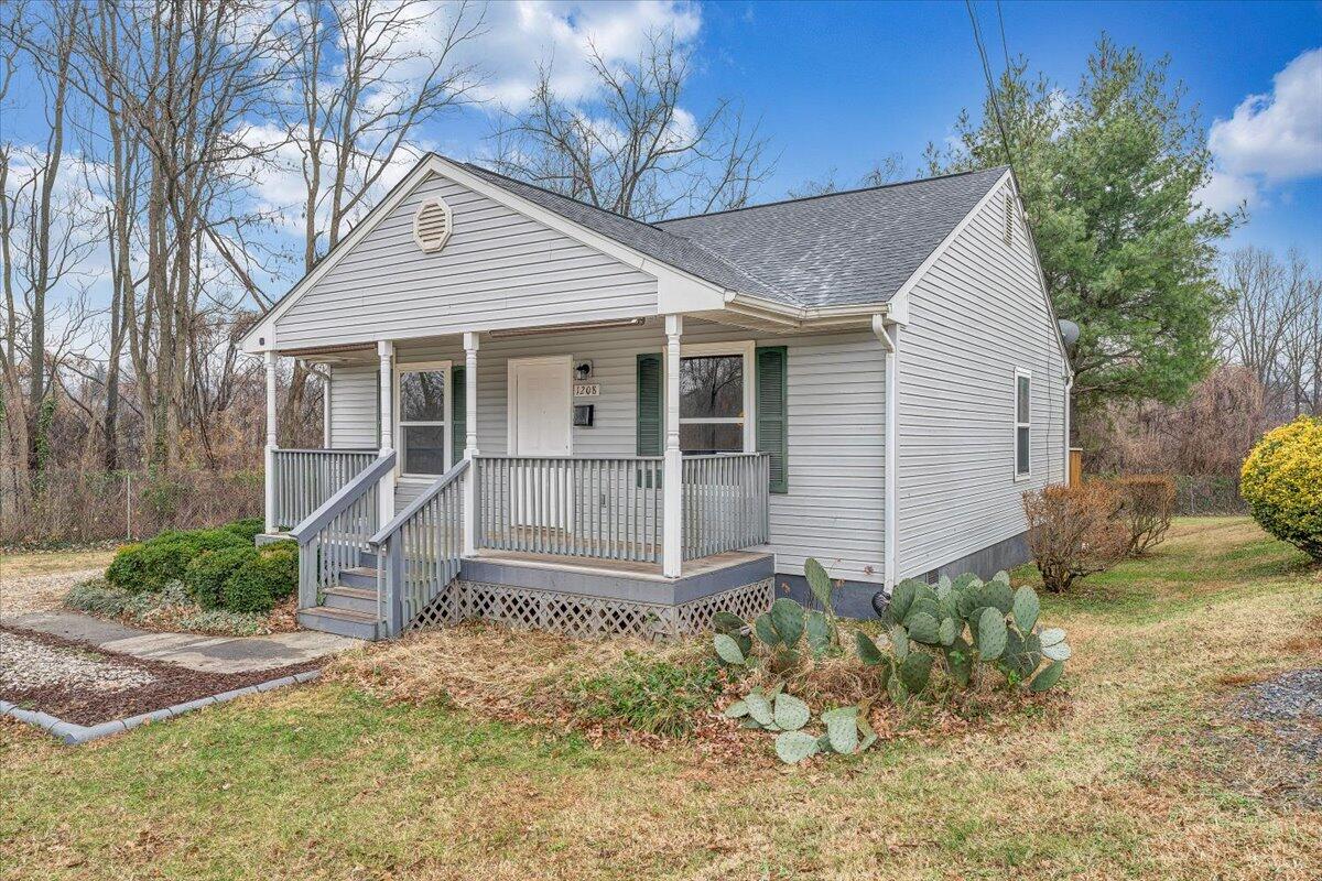 1208 Cleveland Avenue Southwest Roanoke, VA 24016 - Photo 3 of 28 30-MIB01389